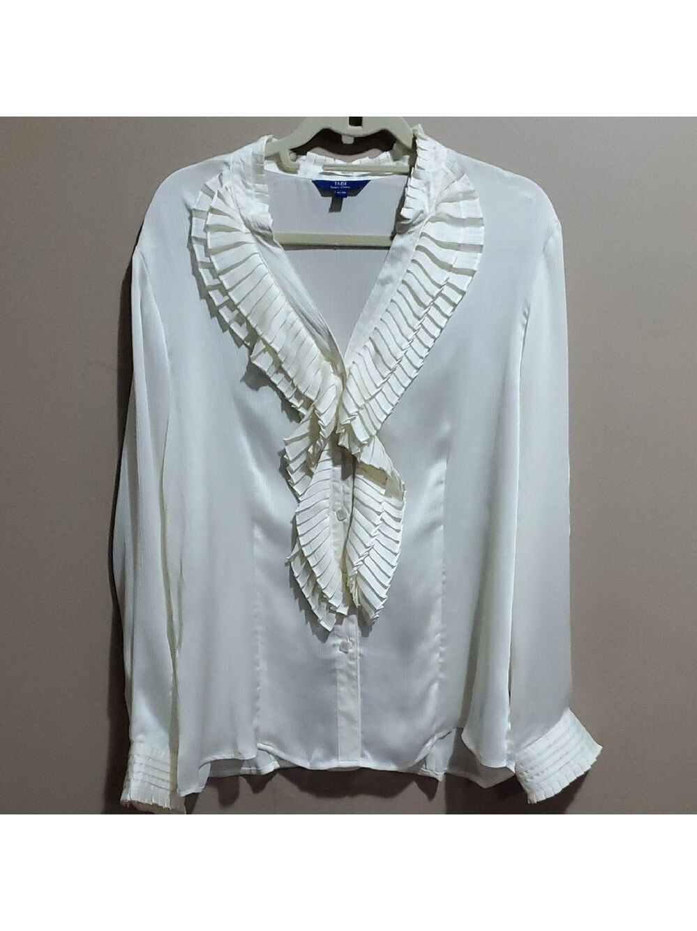 Tabi Off White Elegant Ruffled Blouse Size XL